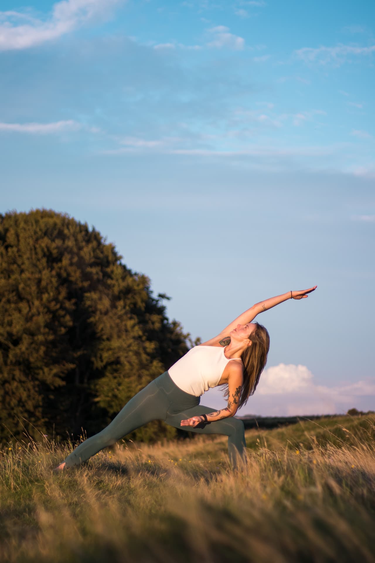 Extended side angle pose in an open field
